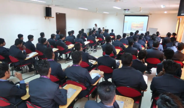 How to Find the Best Aviation Academy for Your Career (And Avoid Costly Mistakes)